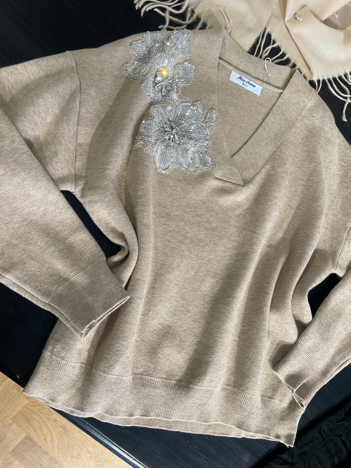 Pullover Charm